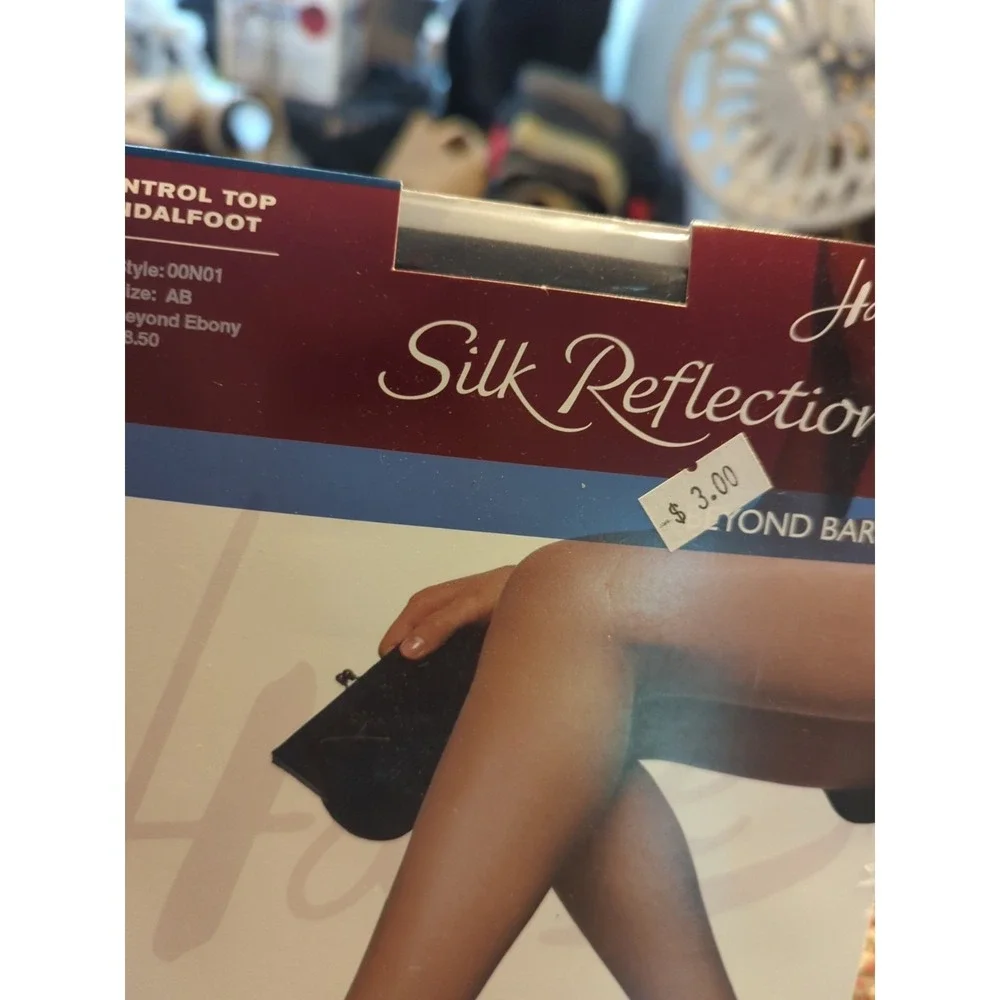 Vintage New Hanes Silk Reflections‎ Silky Sheer Pantyhose Size AB Beyond Ebony